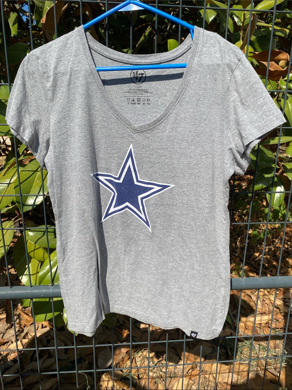'47 Dallas Cowboys Women's V-Neck T-Shirt Size Large